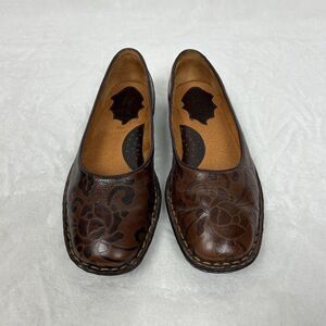 Born Shoes Womens Size 7.5 Brown Leather Floral Tooled Slip On Flats Comfort